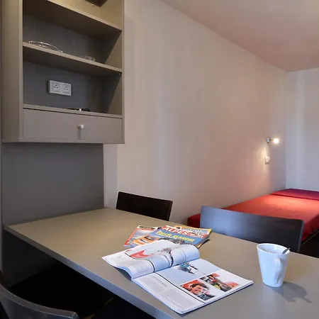 Divisible Renove Au Pied Des Pistes Avec Balcon Et Animaux Admis - Fr-1-181-1996 Apartment